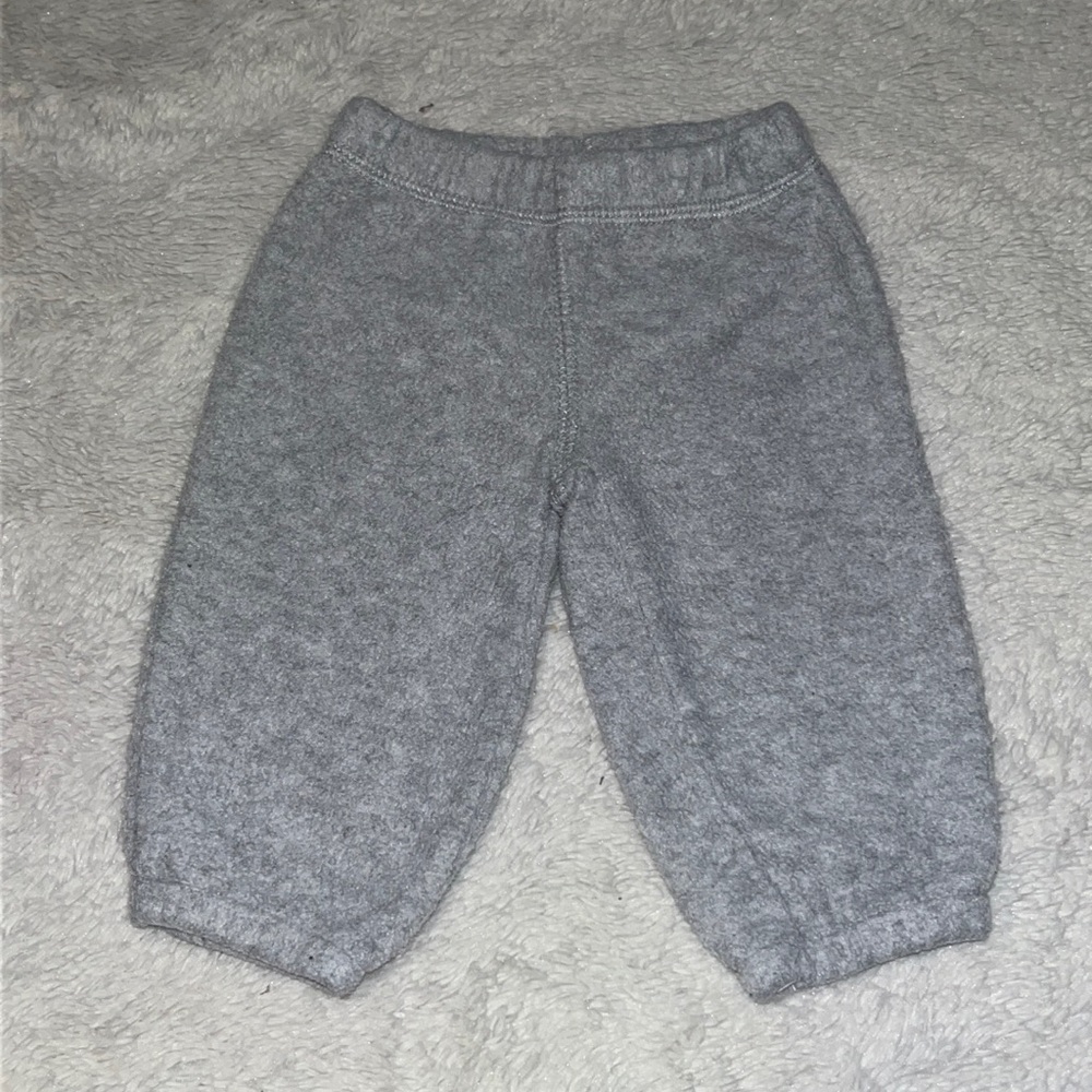 (3 for$10) carters gray fleece sweats 3 months